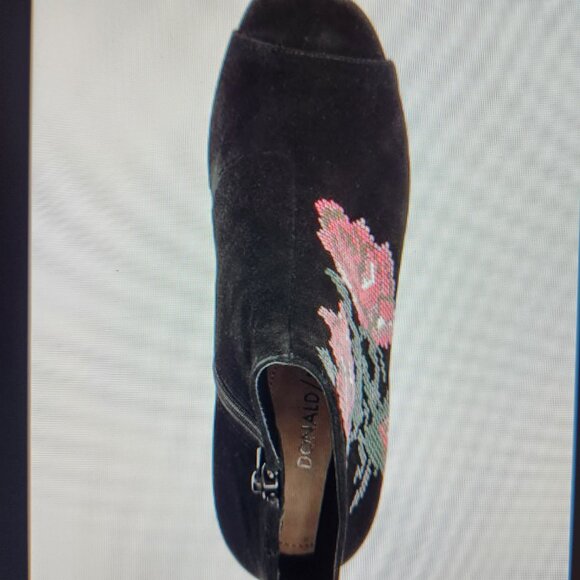 Donald Pliner "Barri" Suede Leather Open Toed Booties. NIB. Size: various - Picture 3 of 16